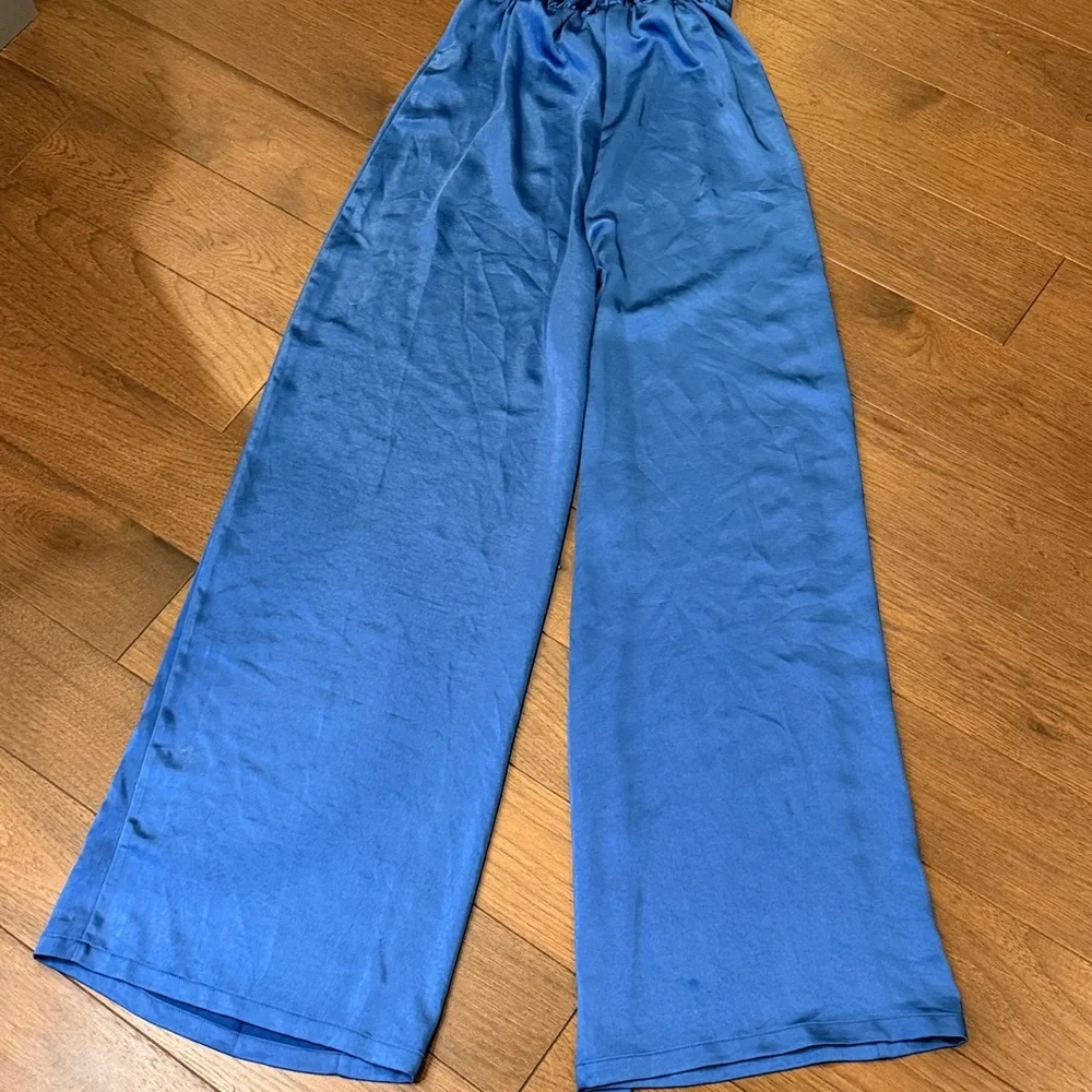 Nasty Gal NWT Knot Back Crew Neck Wide Leg Jumpsuit Size 6 C11-043 - Picture 6 of 8